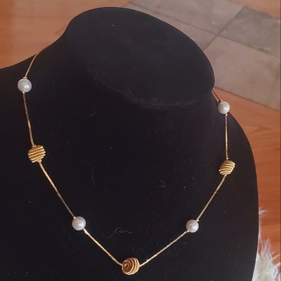 Gold Tone and Pearl Necklace. 🌴 - Picture 1 of 4